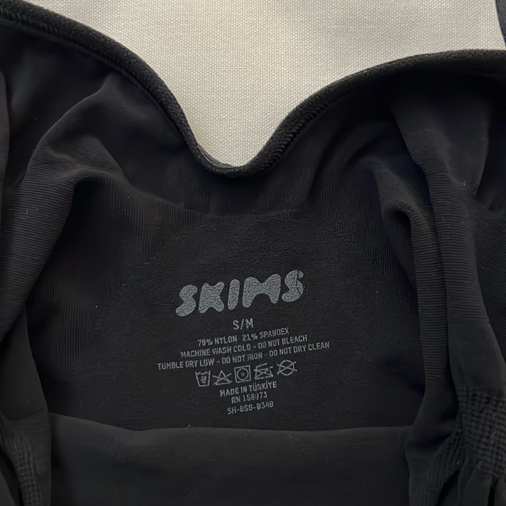 SKIMS SEAMLESS SCULPT BRIEF BODYSUIT - Picture 2 of 3